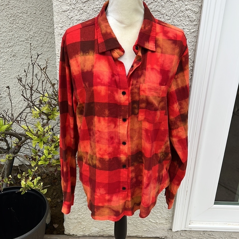 Betty Boop Women's Red &Tan Plaid Button up Shirt Size L